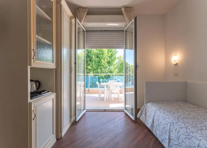 马可尼滨海公寓 3* 里米尼